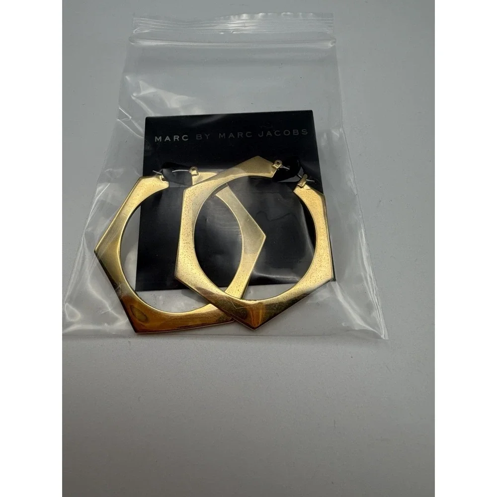 Marc by Marc Jacobs Oro Gold Hexagon Hoop Earrings Geometric M5123177 New - Picture 1 of 3